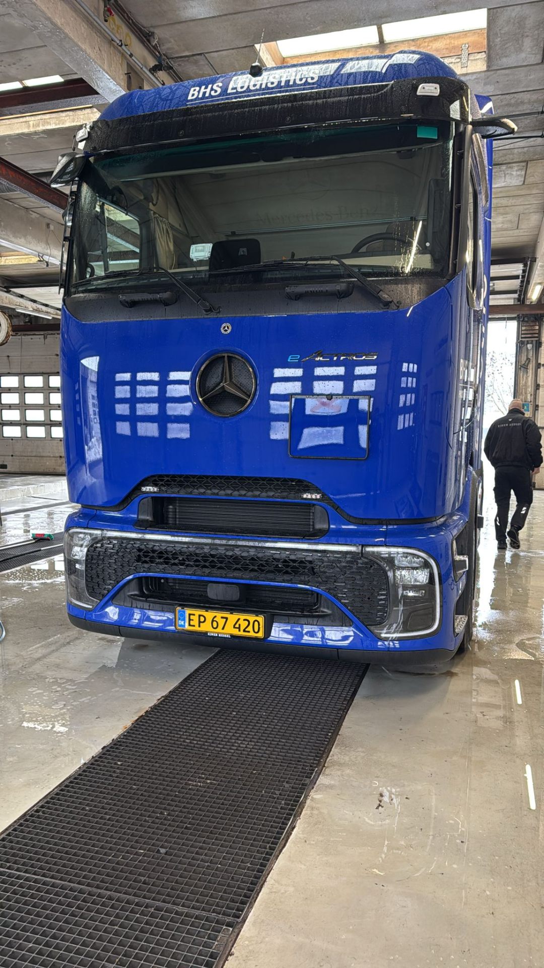BHS Logistics blå Mercedes eActros elektrisk lastbil