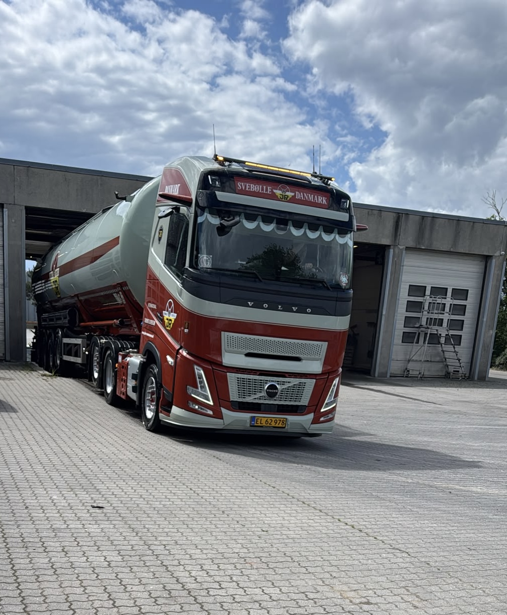 Svebølle Danmark Volvo tankvogn ved vaskehallen