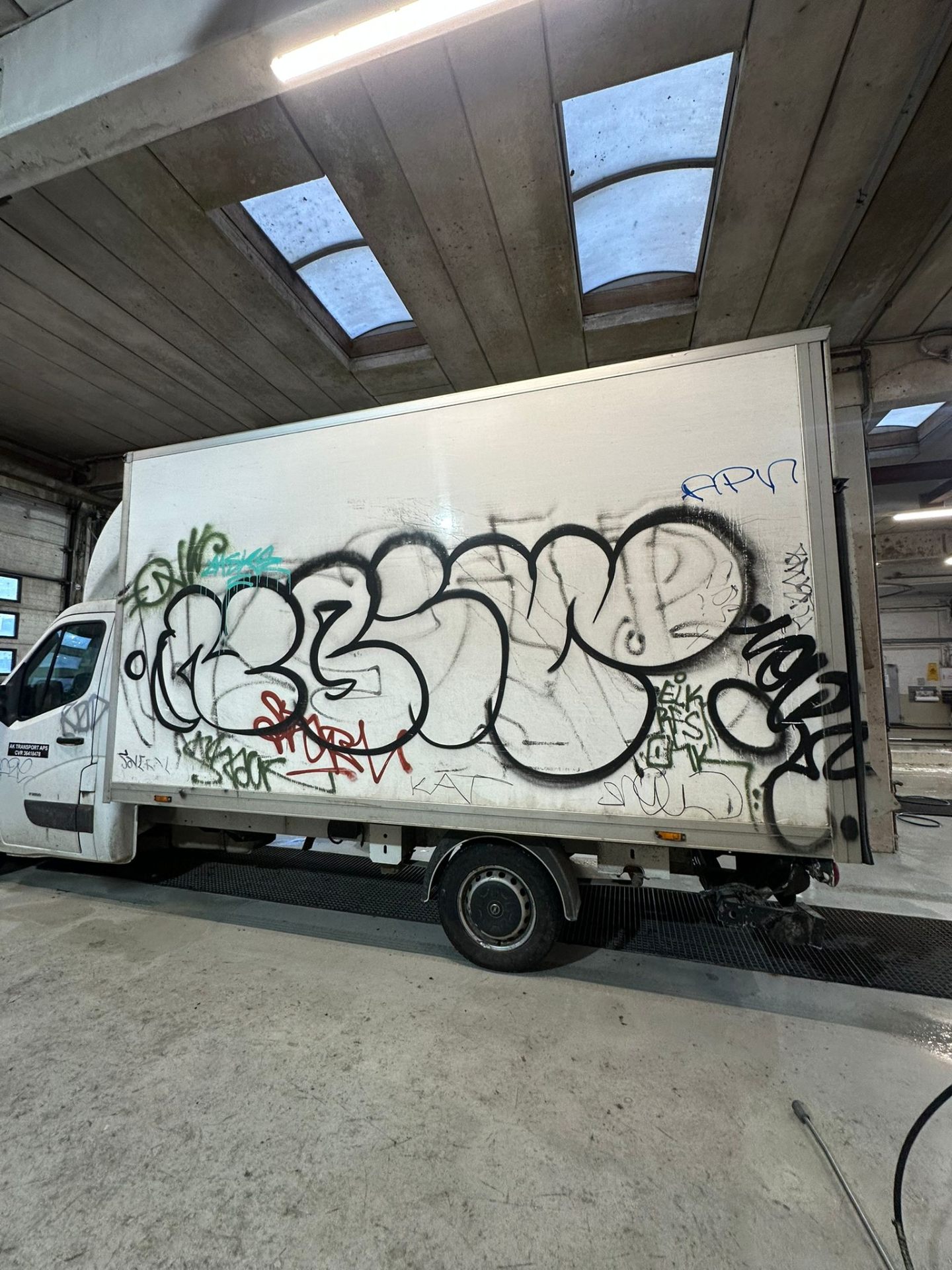 Graffitifjernelse fra lastbiler, busser og erhvervskøretøjer